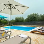 Ka Near Np Krka Waterfalls 别墅 Oklaj