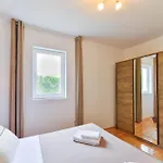 Ka Near Np Krka Waterfalls *