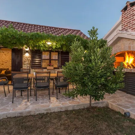 Ka Near Np Krka Waterfalls * Oklaj