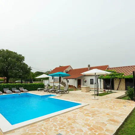 Ka Near Np Krka Waterfalls Vila