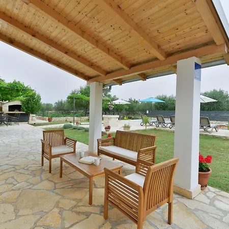 Ka Near Np Krka Waterfalls Vila Oklaj