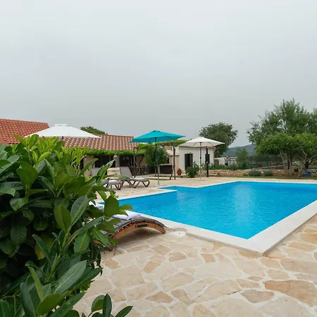 Ka Near Np Krka Waterfalls Vila Oklaj