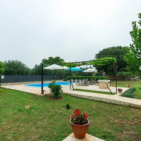 Ka Near Np Krka Waterfalls Vila Oklaj