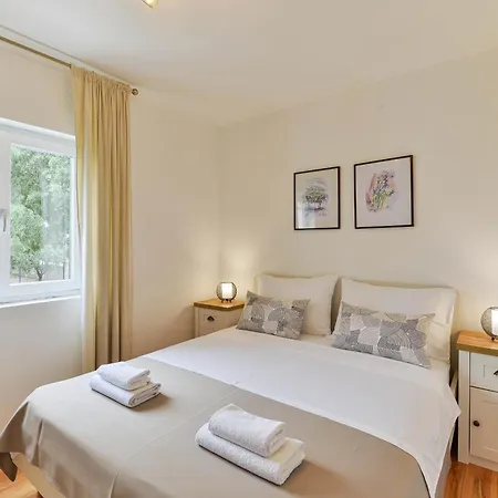 Ka Near Np Krka Waterfalls Vila *