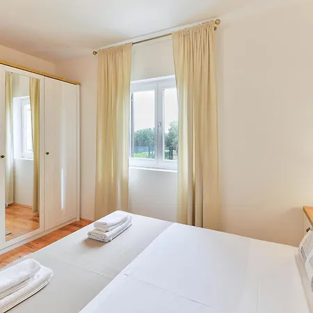 Ka Near Np Krka Waterfalls Villa Oklaj