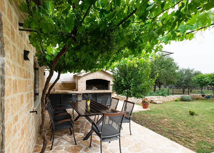 Ka Near Np Krka Waterfalls * Oklaj