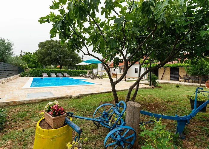 Ka Near Np Krka Waterfalls * Oklaj