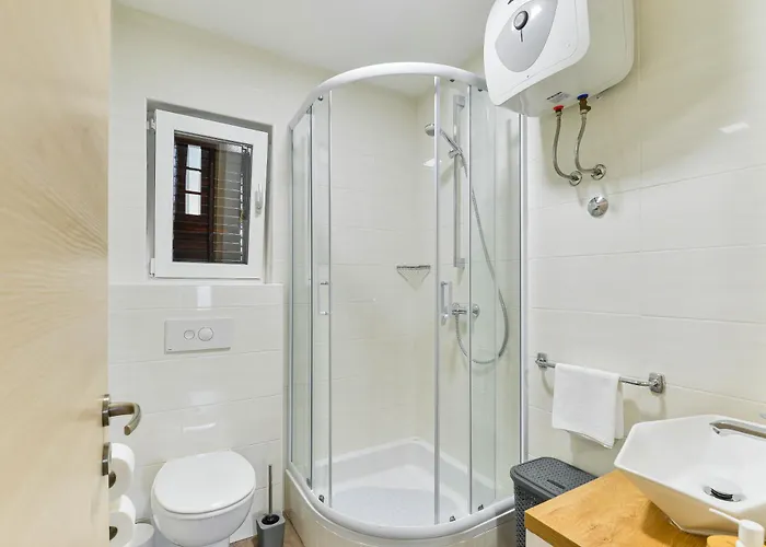 Ka Near Np Krka Waterfalls Oklaj