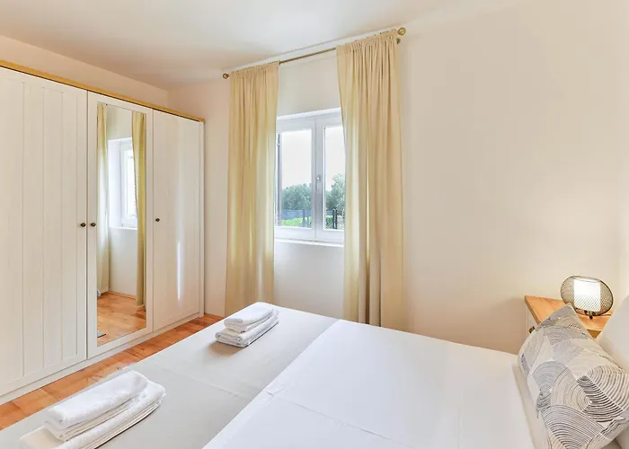 Ka Near Np Krka Waterfalls Villa Oklaj