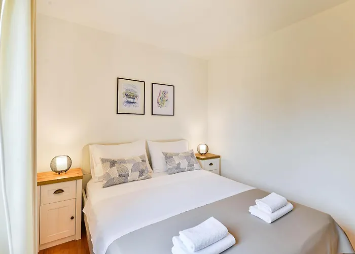 Ka Near Np Krka Waterfalls Oklaj